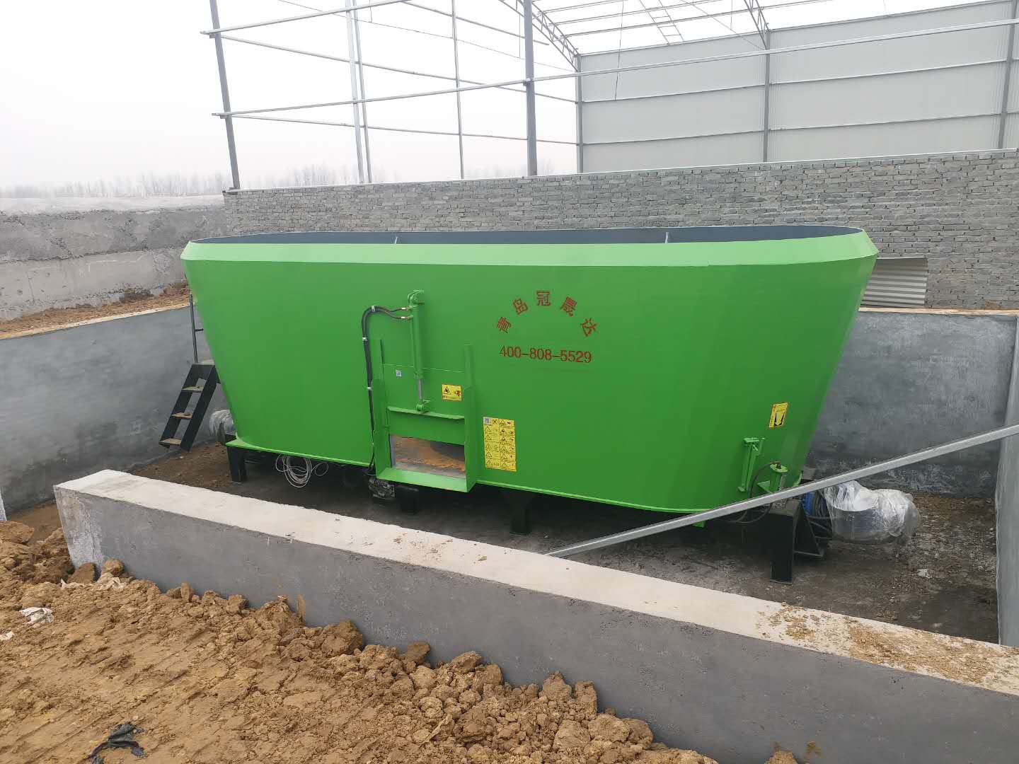 河南某公司購(gòu)買固定式TMR攪拌機(jī) 河南某公司購(gòu)買固定式TMR攪拌機(jī)