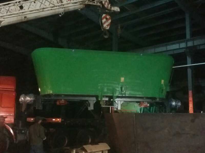 內(nèi)蒙古某公司購(gòu)買固定式TMR攪拌機(jī) 內(nèi)蒙古某公司購(gòu)買固定式TMR攪拌機(jī)