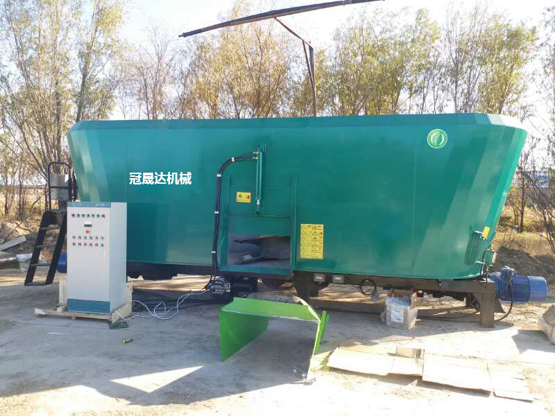 河南某公司購(gòu)買(mǎi)固定式TMR攪拌機(jī) 河南某公司購(gòu)買(mǎi)固定式TMR攪拌機(jī)