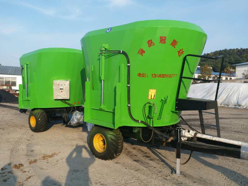 河南某公司購(gòu)買牽引式TMR攪拌機(jī) 河南某公司購(gòu)買牽引式TMR攪拌機(jī)