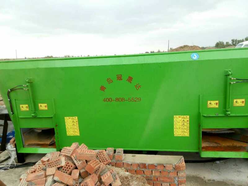 河南某公司購(gòu)買固定式TMR攪拌機(jī) 河南某公司購(gòu)買固定式TMR攪拌機(jī)