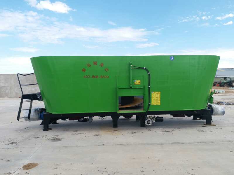 河南某公司購(gòu)買固定式TMR攪拌機(jī) 河南某公司購(gòu)買固定式TMR攪拌機(jī)