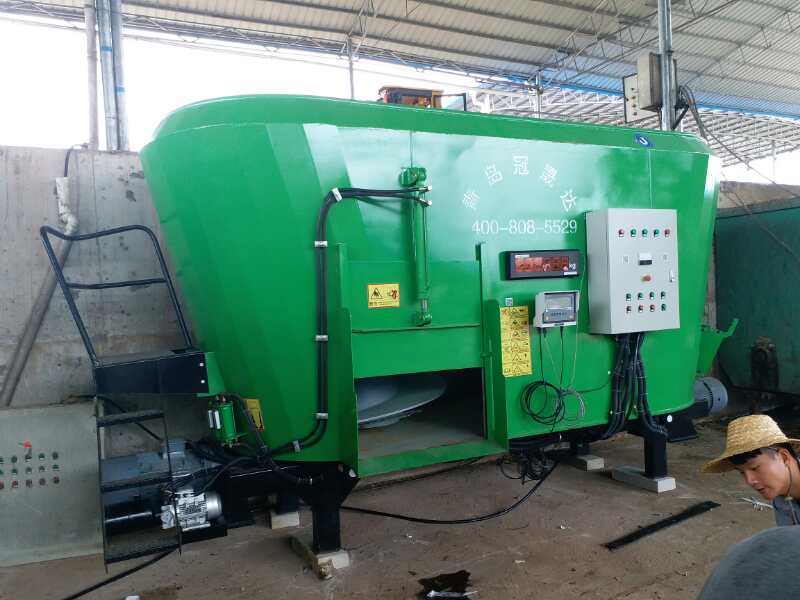 河南某公司購(gòu)買固定式TMR攪拌機(jī) 河南某公司購(gòu)買固定式TMR攪拌機(jī)