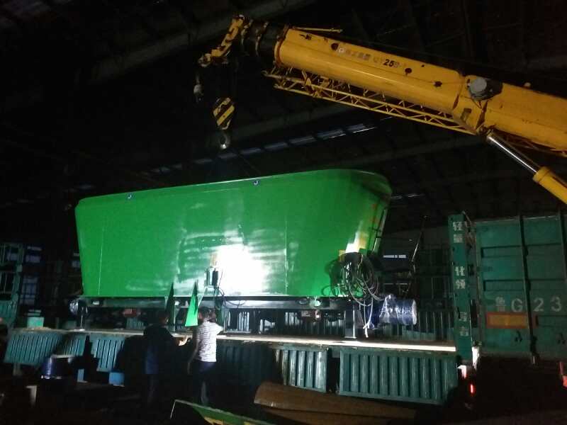 河南某公司購(gòu)買固定式TMR攪拌機(jī) 河南某公司購(gòu)買固定式TMR攪拌機(jī)