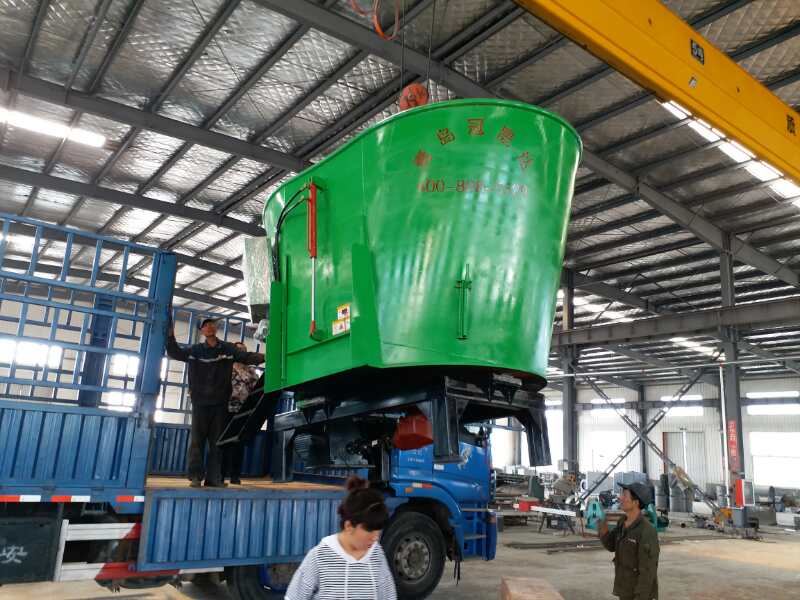 內(nèi)蒙古某公司購買牽引式TMR攪拌機 內(nèi)蒙古某公司購買牽引式TMR攪拌機